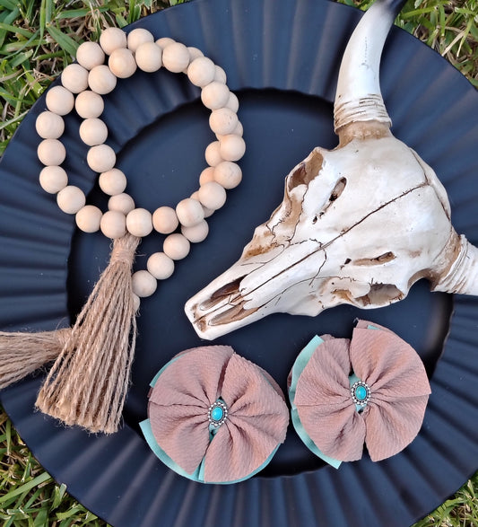 Suede shredded clips